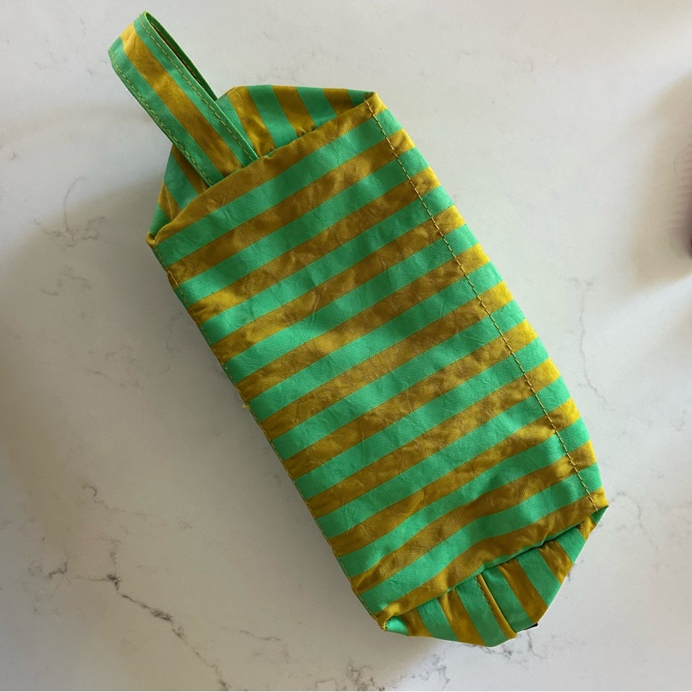 BAGGU LAWN STRIPE DOPP KIT